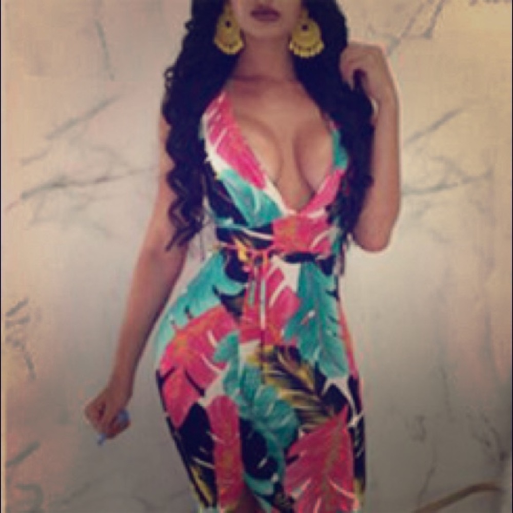 Deep V tight fitting Leisure time printing dress